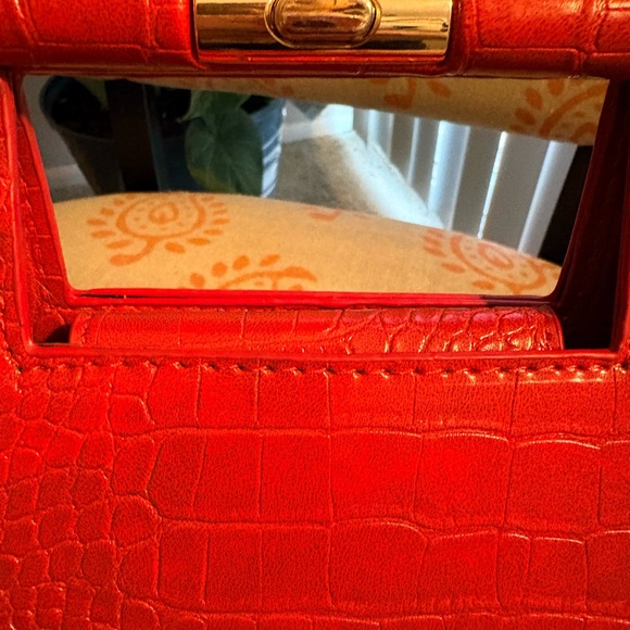 Elegant Red Faux Crocodile-Embossed Handbag - Picture 5 of 6